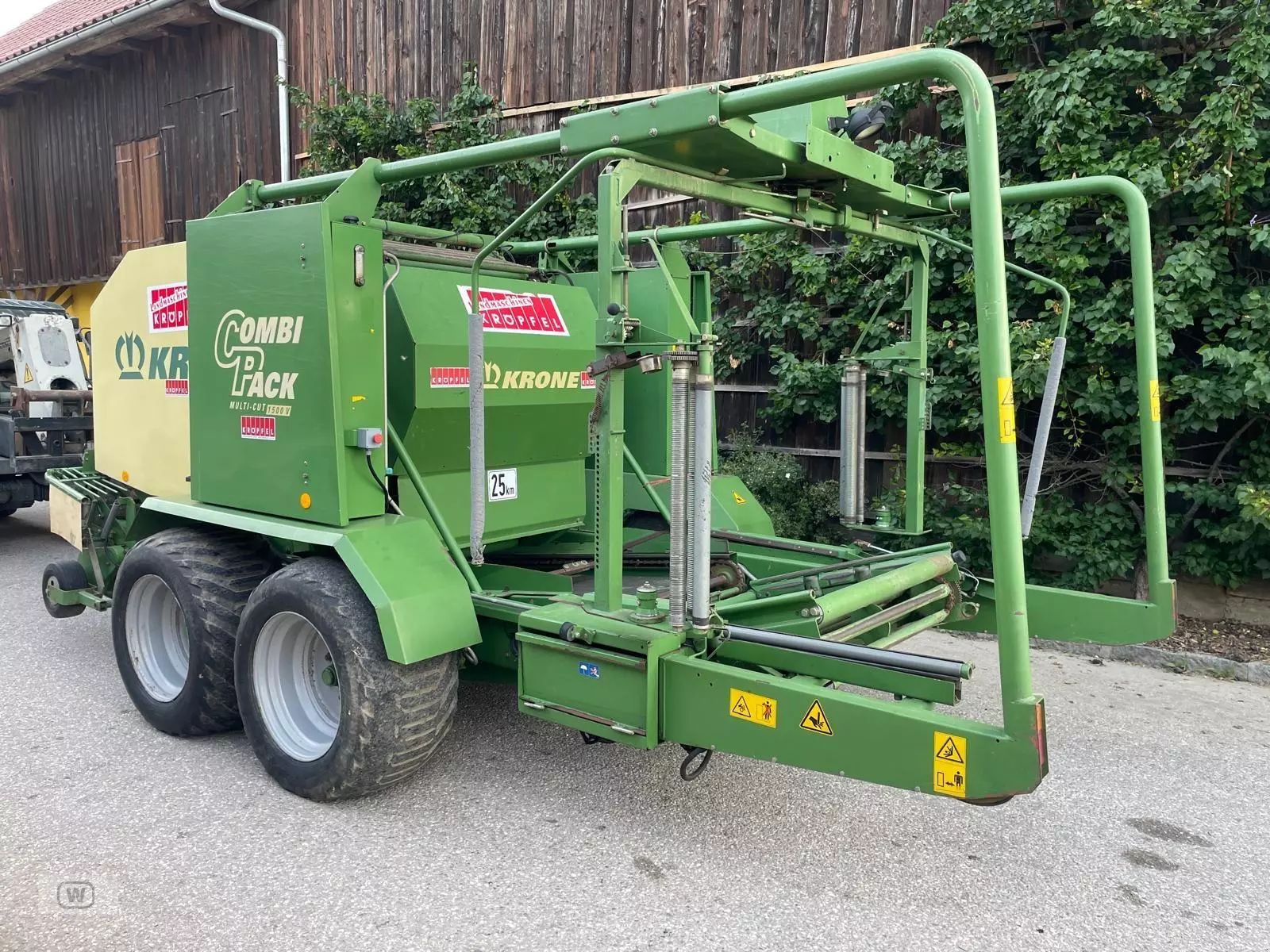 E-FARM: Krone combi pack 1500 v - Presse à balles - id FEKR7HD - 17 000 € - Année: 2003 - Autriche