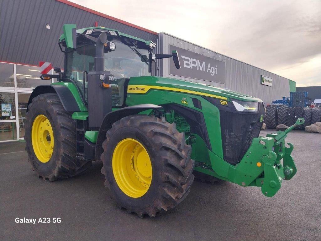 E-FARM: John Deere 8R 370 - Tractor - id VA6UKUI - €245,000 - Year of construction: 2021 - Engine hours: 1,850,Engine power (HP): 370,France