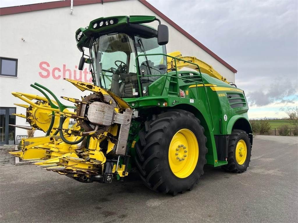 John Deere 8300 Self propelled forage harvester €217,500
