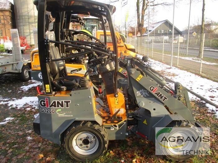 E-FARM: Giant g1200 - Wheel loader - id KDY3NS9 - €22,950 - Year of construction: 2022 - Engine hours: 17,Engine power (HP): 24,Germany