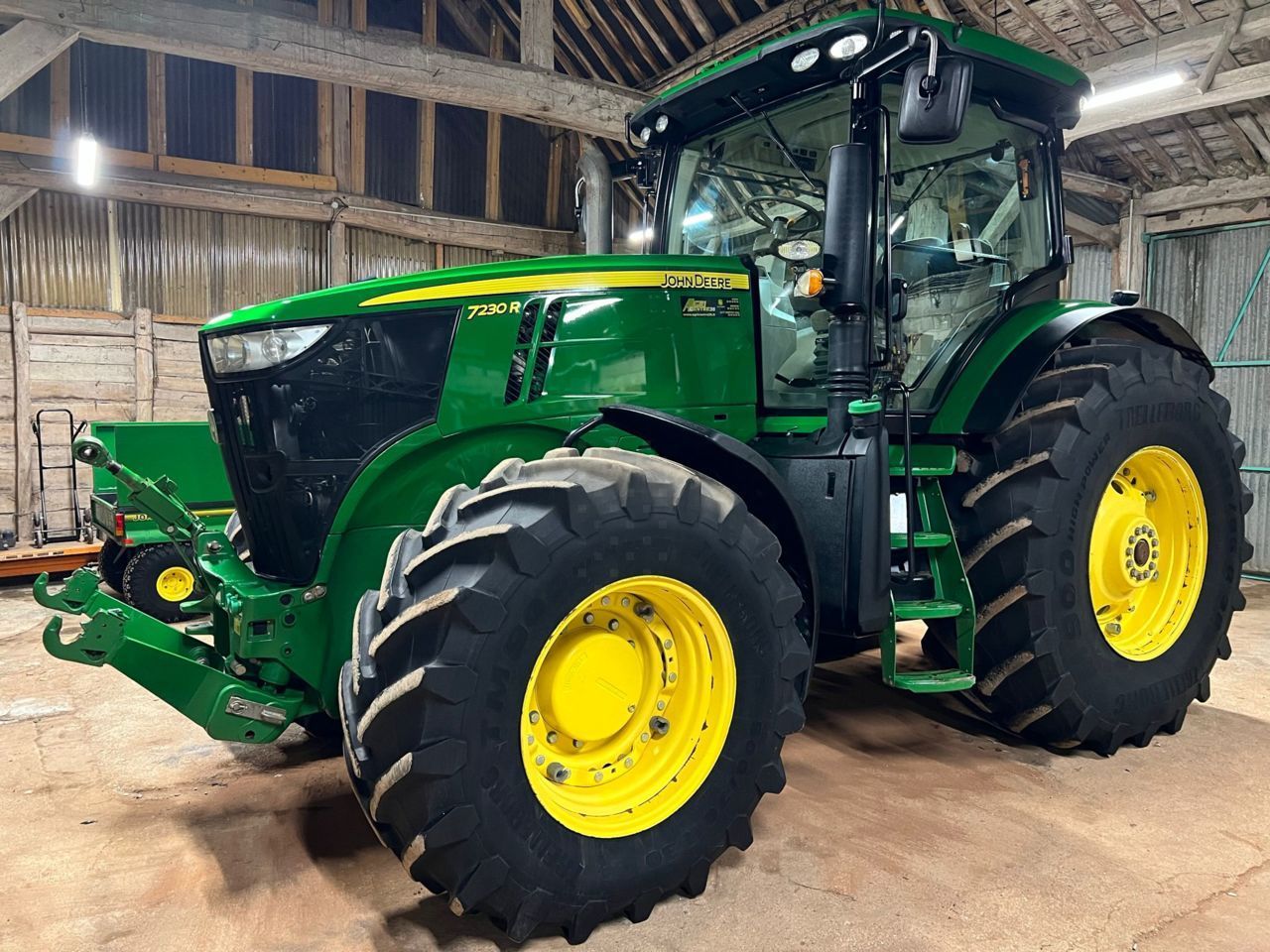 John Deere 7230 R Tractor 69.500 EUR