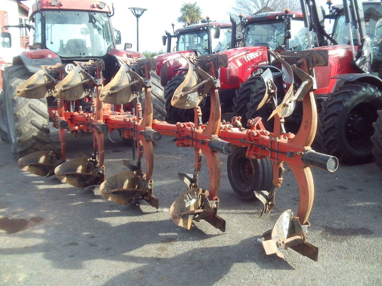 E-FARM: GREGOIRE BESSON ry 47 - Pług - id N2HNZTE - 7500 € - Rok produkcji: 2005 - Francja