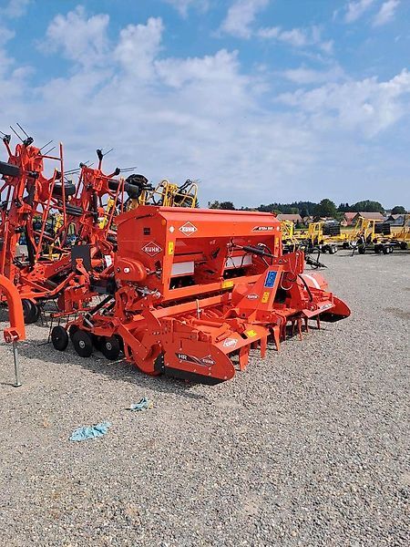 E-FARM: Kuhn HR 304 M - Herse rotative - id VJLRAVB - 20 111 € - Allemagne