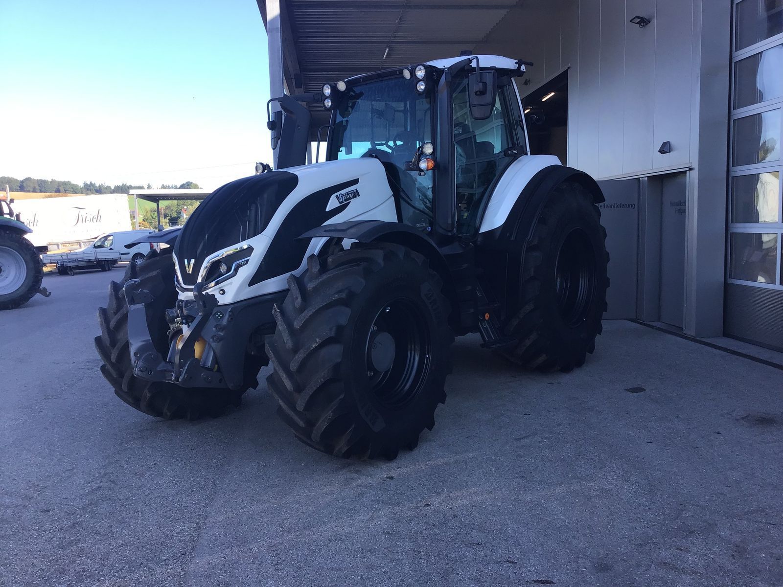 Valtra T 215 Traktor 155 750 €