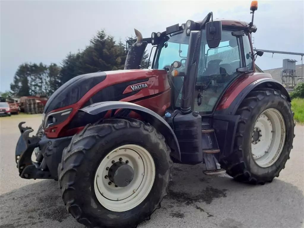 Valtra T 194 Tractor €63,612