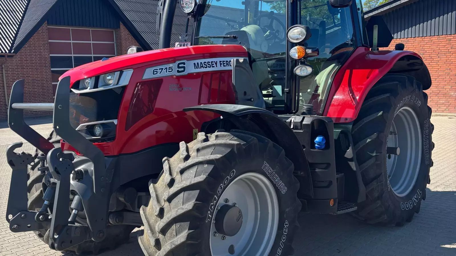 Massey Ferguson 6715 S Tractor €76,917
