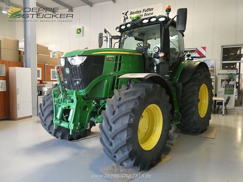 E-FARM: John Deere 6250 R - Traktor - id WKGPTJA - 143.500 € - Baujahr: 2021 - Abgelesene Motorstunden: 2.852,Motorleistung (PS): 250,Deutschland