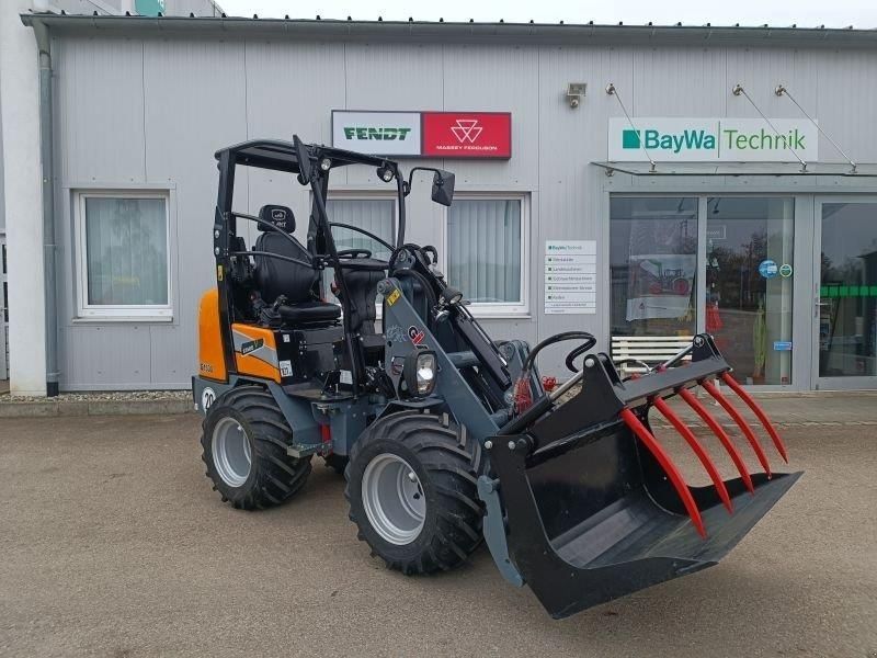 Giant g1500 Skid steer loader €27,317