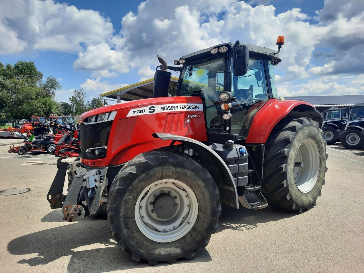Massey Ferguson 7720 Tractor €90,000