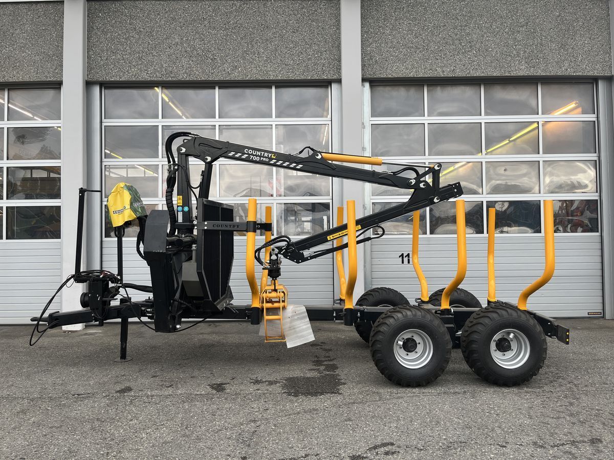 E-FARM: Country c90s mit kran 700 pro - Lesnický přívěs - id V6AINSM - 23 750 € - Rok výroby: 2023 - Rakousko