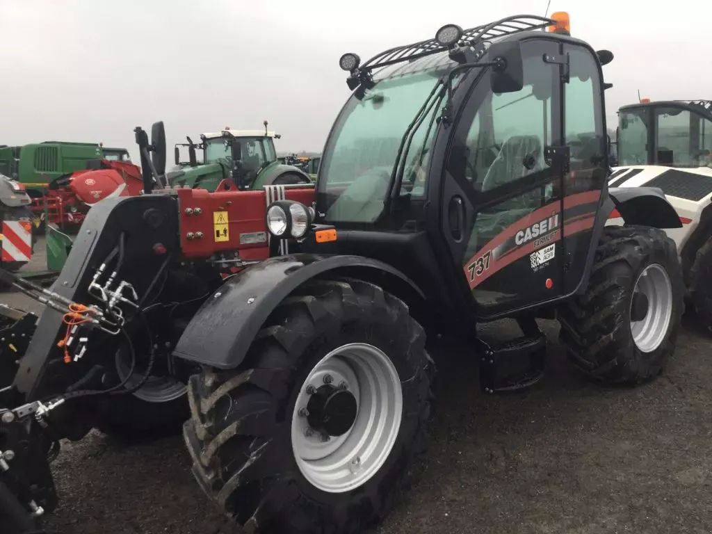 E-FARM: Case IH farmlift 737 - Teleskoplæsser - id AYH3VKT - 95.500 € - Produktionsår: 2023 - Motoreffekt (HP): 135,Frankrig