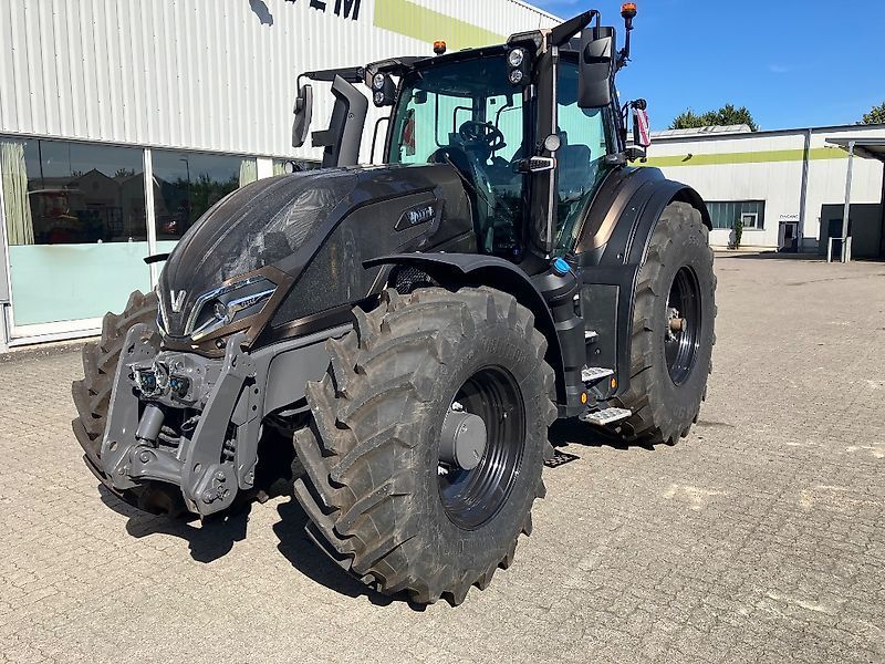 Valtra Q245 Tractor €165,500