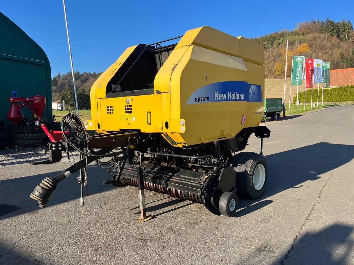 New Holland BR7070 Raffer baler €10,417