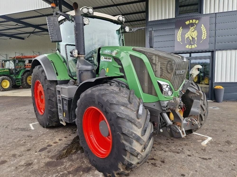 E-FARM: Fendt 826 Vario Profi+ - Traktor - id WJW3TRX - 105.000 € - Baujahr: 2016 - Abgelesene Motorstunden: 3.585,Motorleistung (PS): 260,Frankreich
