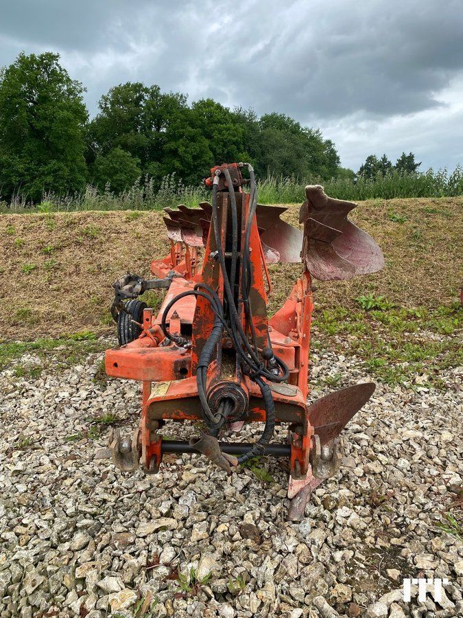 E-FARM: Kuhn multi-master 121 - Charrue - id WTJG1UP - Année: 2000 - France