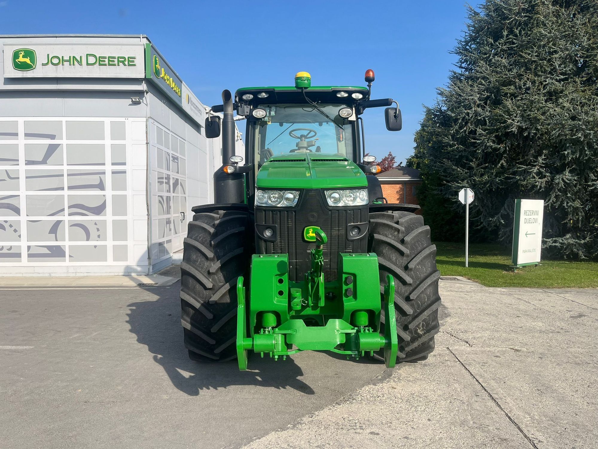 E-FARM: John Deere 8370 R - Tractor - id 2F7S9WW - 200.000 € - Año: 2015 - Horas: 4.150,Potencia del motor: 370,Croacia