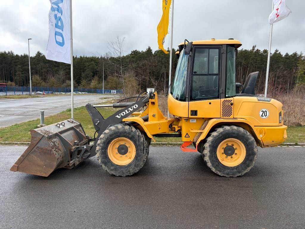 VOLVO l 30 g Wheel loader €35,000