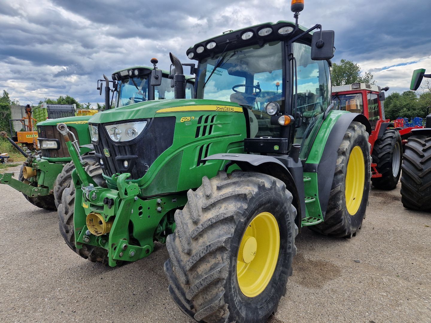 E-FARM: John Deere 6125 R - Traktor - id X3HJDBZ - 83.325 € - Produktionsår: 2014 - Motortimer: 4.220,Motoreffekt (HP): 125,Østrig