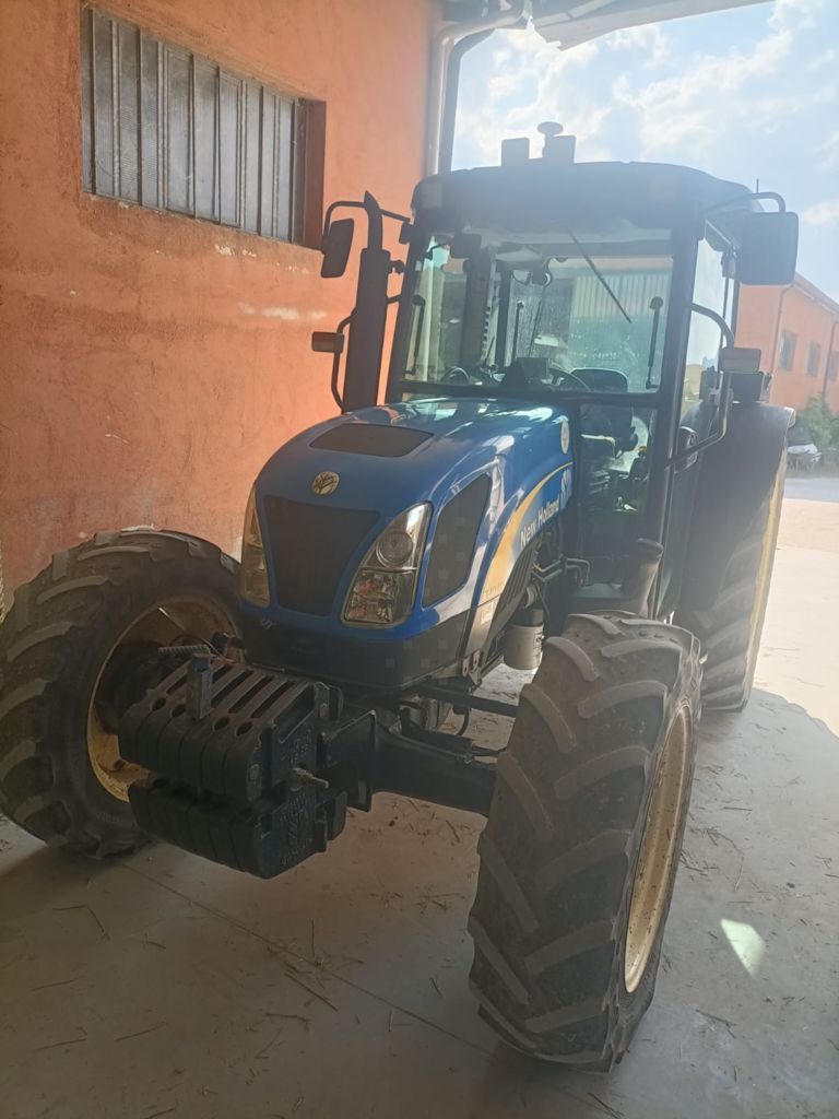 E-FARM: New Holland T4050 Deluxe - Tractor - id SAABVWZ - Año: 2008 - Horas: 8843,Potencia del motor: 98,Italia