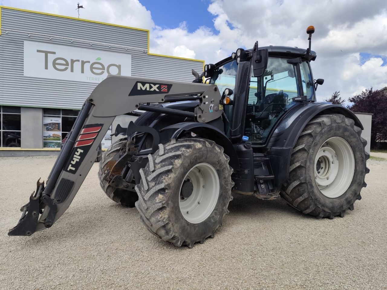 E-FARM: Valtra N174 Versu - Tractor - id XKPKUNN - €68,000 - Year of construction: 2018 - Engine hours: 4,035,Engine power (HP): 170,France