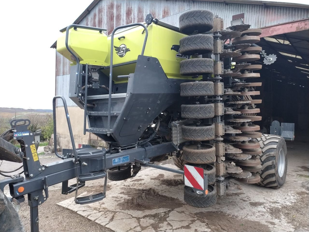 E-FARM: Sky sky easydrill w6020 fertisem hd - Direktsaatmaschine - id HHKRYIY - 92.000 € - Baujahr: 2022 - Frankreich