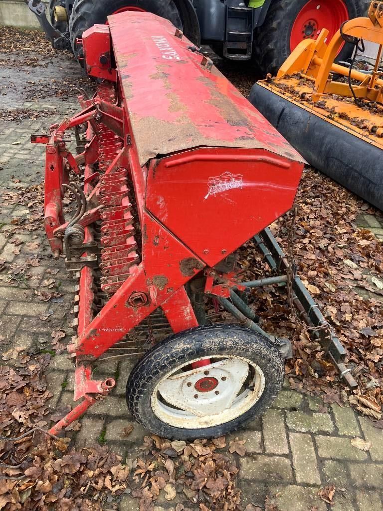 E-FARM: SAXONIA a 201 - Siewnik rzędowy/agregat uprawowo-siewny - id JQNEUAG - Rok produkcji: 1979 - Niderlandy