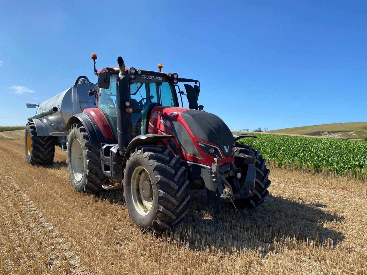 E-FARM: Valtra T154 Active - Tractor - id KCDSUVQ - 45.000 € - Año: 2015 - Horas: 8100,Potencia del motor: 165,Francia
