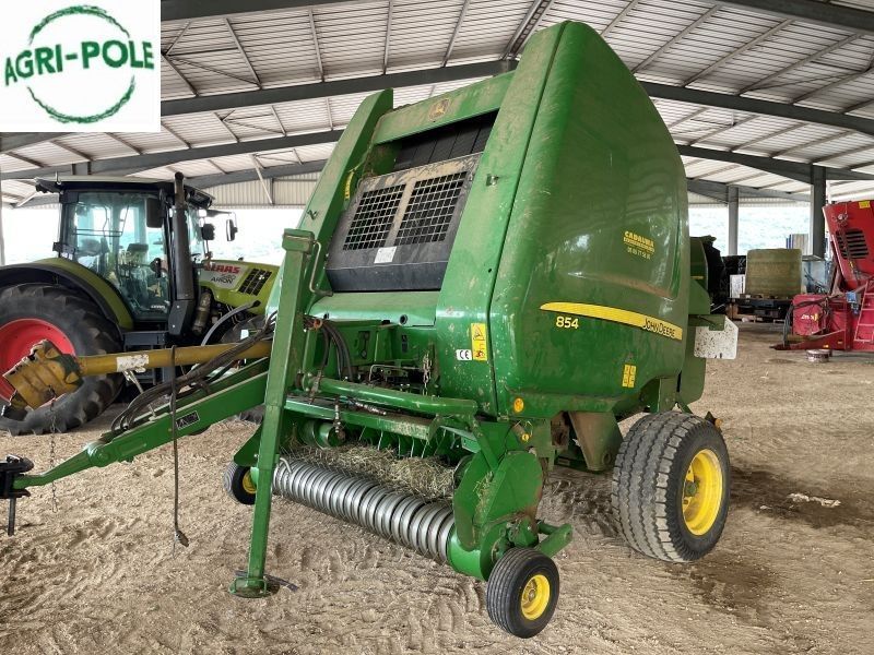 E-FARM: John Deere 854 - Presă de balotat - id 7PJKRIQ - 19.000 EUR - Anul: 2013 - Numărul total de baloți produși: 13.000,Franța