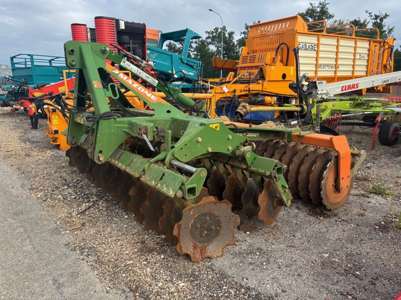 E-FARM: Amazone catros + 3001 - Coltivatore - id GRILGXH - 12.500 € - Anno di costruzione: 2019 - Francia