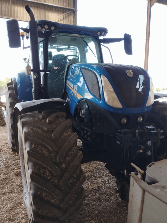 E-FARM: New Holland T7.260 AC - Traktor - id WQBS7CG - 73.000 € - Baujahr: 2018 - Abgelesene Motorstunden: 5.217,Motorleistung (PS): 215,Frankreich