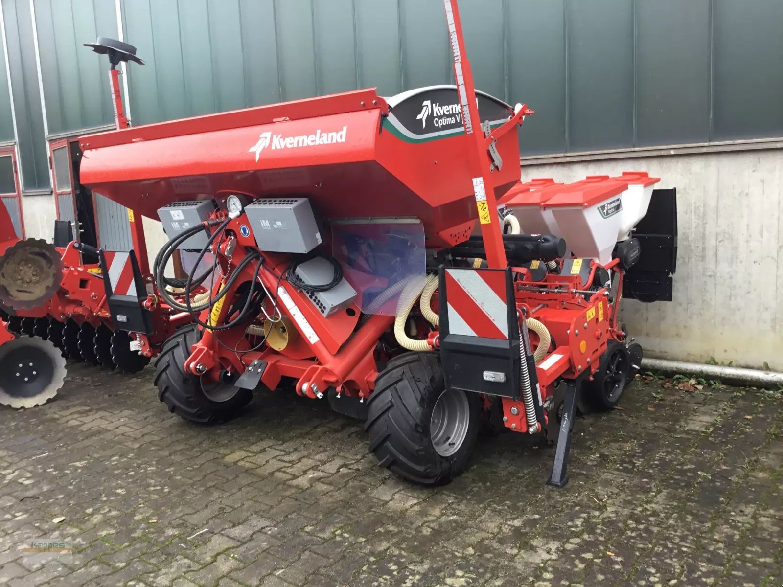 E-FARM: Kverneland optima v - Einzelkornsämaschine - id 7HENFTW - 59.000 € - Baujahr: 2023 - Deutschland