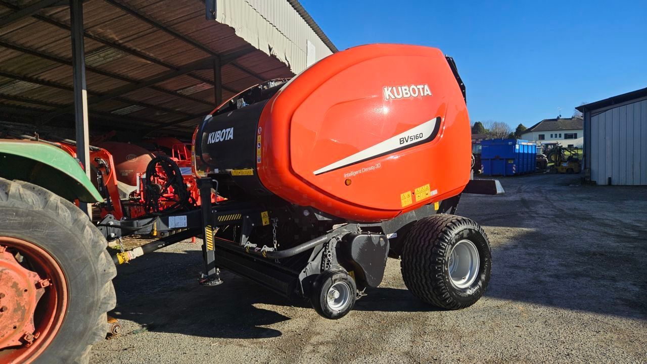 E-FARM: Kubota bv 5160 - Baler - id ZR9YXUF - €32,000 - Year of construction: 2020 - Total number of bales produced: 8,000,France