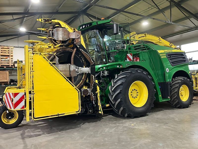 E-FARM: John Deere 8500 - Self propelled forage harvester - id WWIEBXT - Year of construction: 2023 - Engine hours: 875,Engine power (HP): 585,Germany