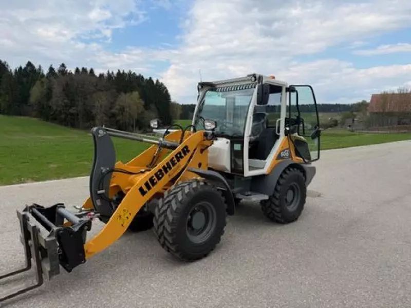 Liebherr L 506 Compact Wheel loader €55,000