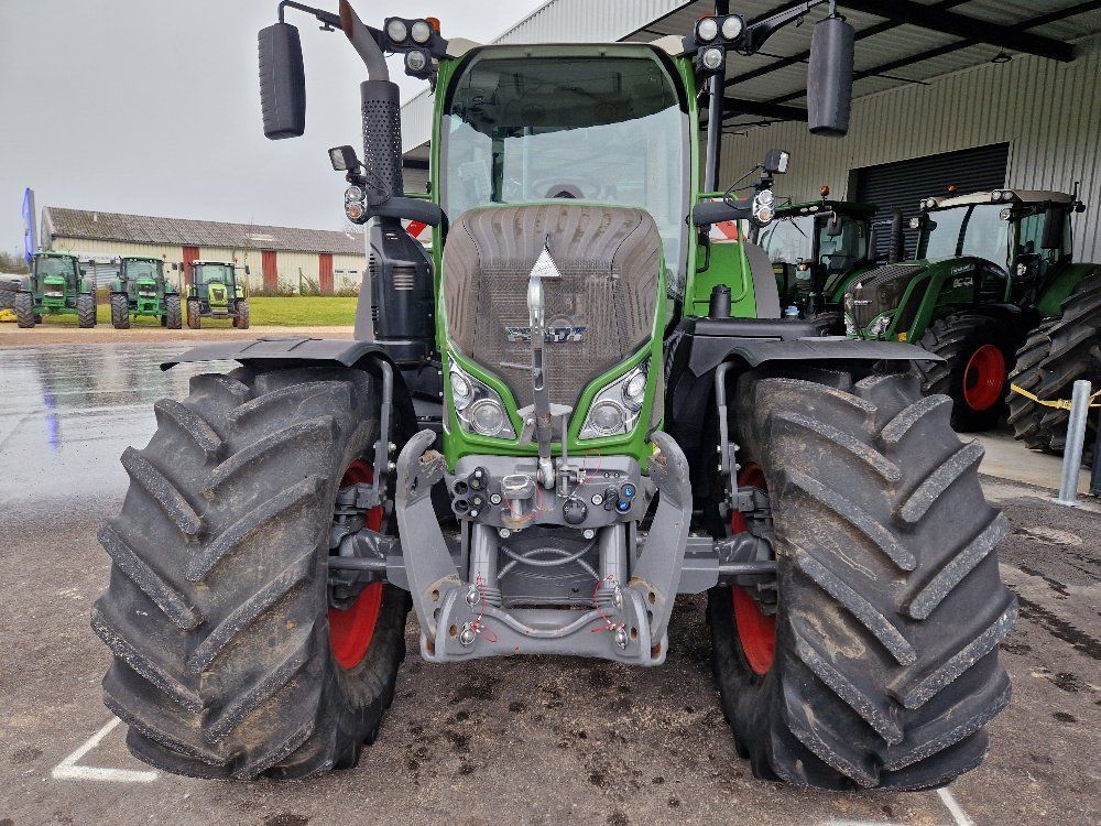 E-FARM: Fendt 720 Vario ProfiPlus - Traktor - id XEVGQHJ - 145.000 € - Baujahr: 2020 - Abgelesene Motorstunden: 1.670,Motorleistung (PS): 200,Frankreich