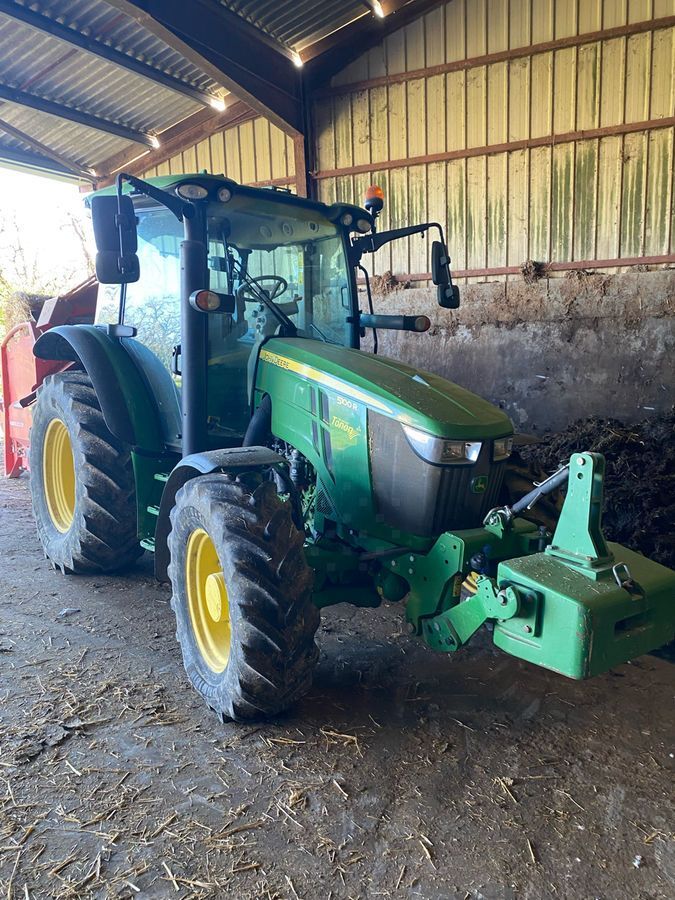E-FARM: John Deere 5100 R - Traktor - id VECBABD - 54.000 € - Baujahr: 2019 - Abgelesene Motorstunden: 1.700,Motorleistung (PS): 100,Frankreich