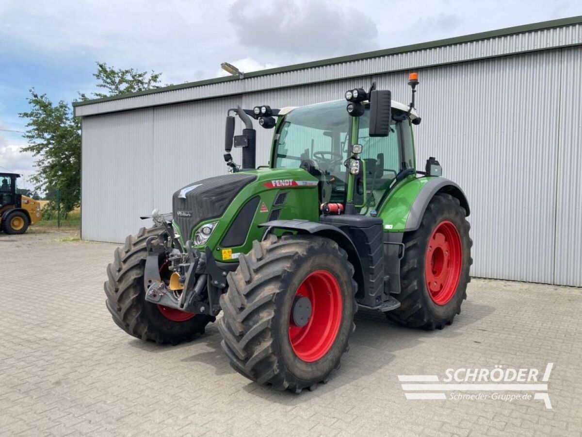 Fendt 720 Vario Profi Plus Tractor €132,885
