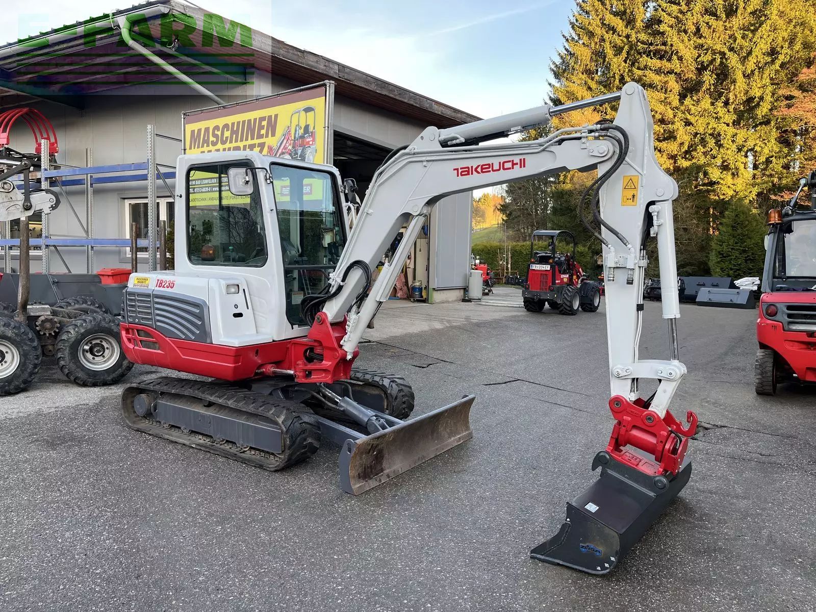 Takeuchi tb 235 mit powertilt Mini-pelle 30 000 €
