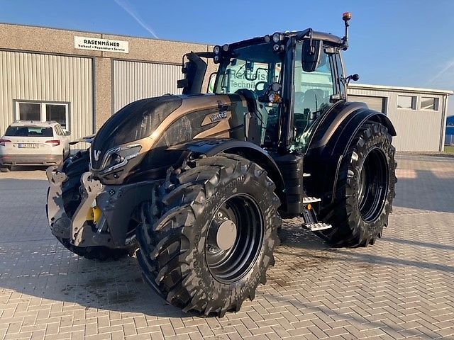 E-FARM: Valtra T215 - Tractor - id PNEDWC2 - €169,500 - Year of construction: 2024 - Germany