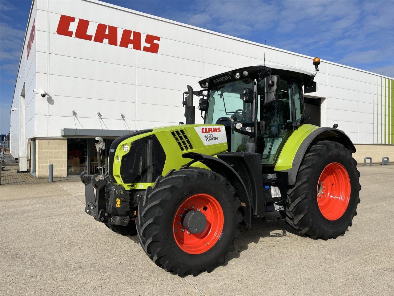 E-FARM: Claas Arion 650 - Tracteur - id UYYCJHK - 74 306 € - Année: 2018 - Lecture du nombre d'heure: 4 326,Puissance du moteur (chevaux): 185,Royaume-Uni