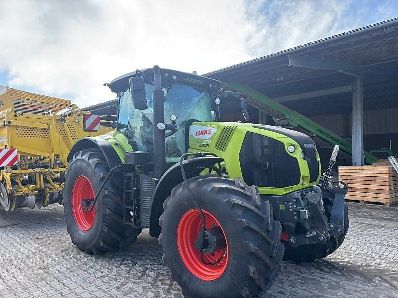 Claas Axion 870 CMATIC Tractor €149,500