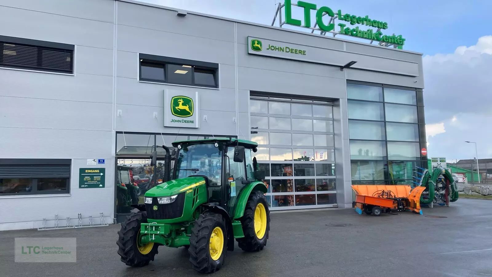 E-FARM: John Deere 5058 E - Tracteur - id 5AGSDFK - 36 658 € - Année: 2023 - Lecture du nombre d'heure: 5,Puissance du moteur (chevaux): 58,Autriche