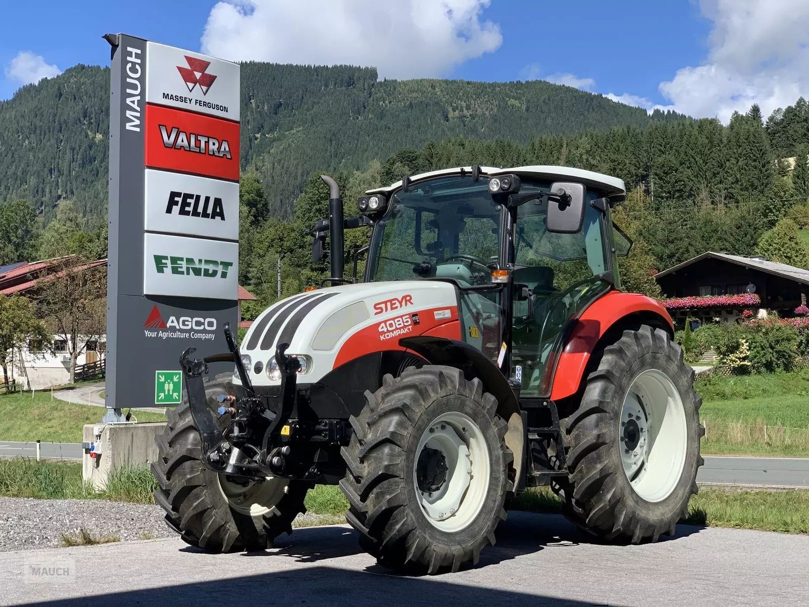 Steyr 4085 Kompakt Tractor €51,327