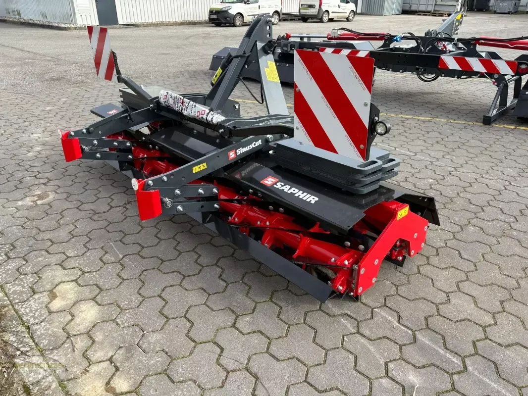 E-FARM: SAPHIR sinuscut 300 messerwalze - Presses and roller - id MFUFUIW - €8,950 - Year of construction: 2025 - Germany