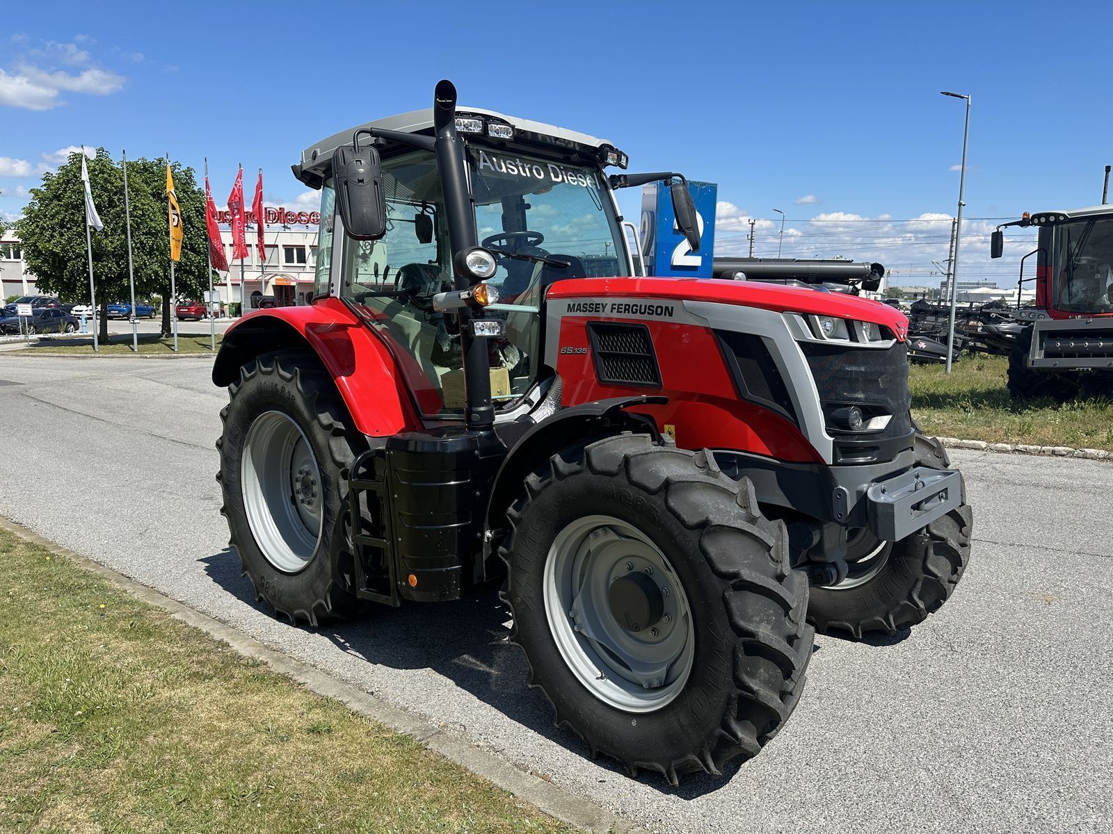 Massey Ferguson 6S.135 Tractor €106,800