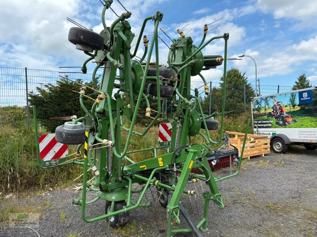 E-FARM: Krone KW 8.82/8 - Tedder - id 7LB6E4E - €7,900 - Year of construction: 2019 - Germany