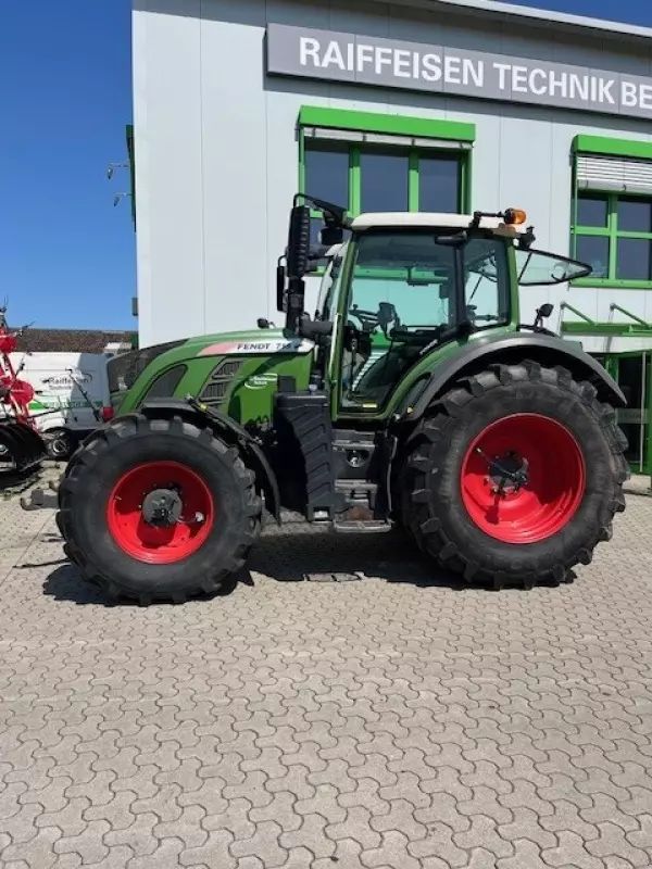 E-FARM: Fendt 718 Vario - Traktor - id SAVDRFG - 76.500 € - Baujahr: 2016 - Abgelesene Motorstunden: 9.032,Deutschland