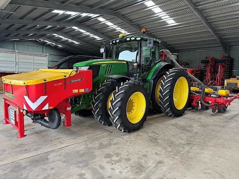 E-FARM: John Deere 6195 R - Tractor - id 1HLGZLE - 99.236 € - Año: 2017 - Horas: 4900,Potencia del motor: 182,Hungría