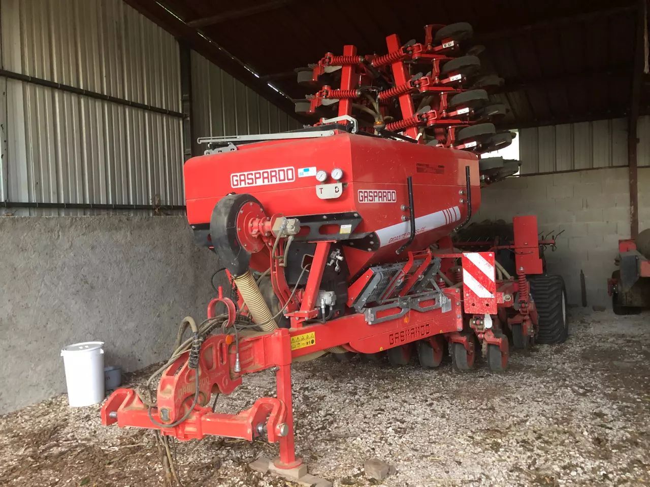 E-FARM: Gaspardo gigante 600 33 ro - Direktsaatmaschine - id DMCIJFZ - 52.000 € - Baujahr: 2020 - Frankreich