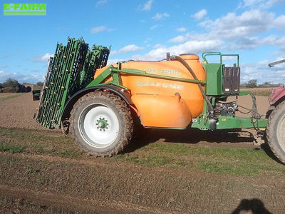 E-FARM: Amazone UX 4200 Super (18) - Sprayer - id WFYUEFW - €24,900 - Year of construction: 2005 - Engine hours: 11,150,Germany